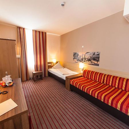 Novina Hotel Tillypark Нюрнберг Экстерьер фото