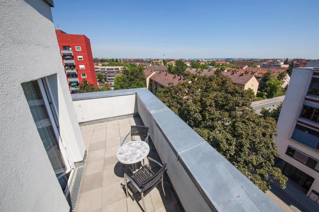 Novina Hotel Tillypark Нюрнберг Экстерьер фото